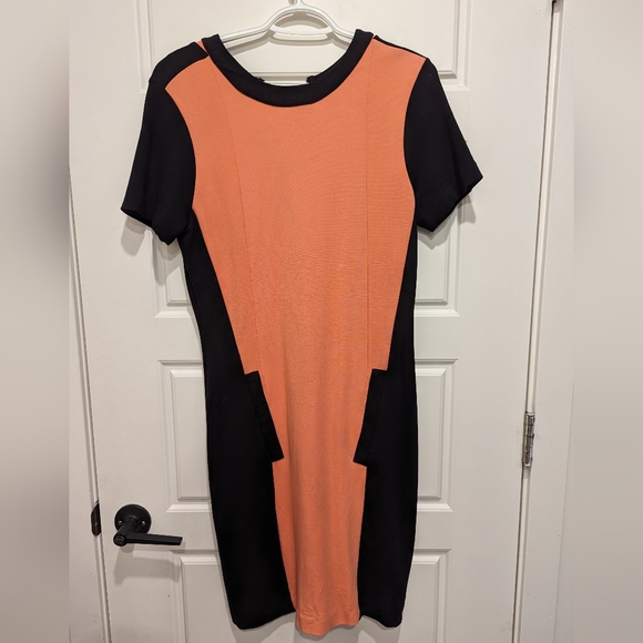 Dress - Picture 2 of 4